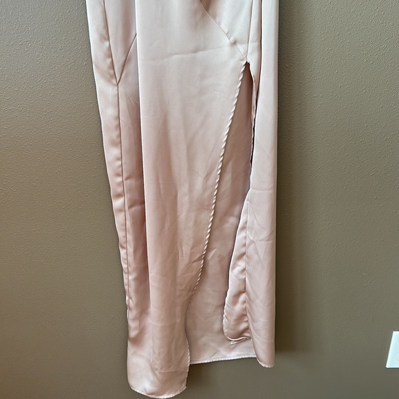 Women’s prom/bridesmaid dress; size med - Picture 3 of 9